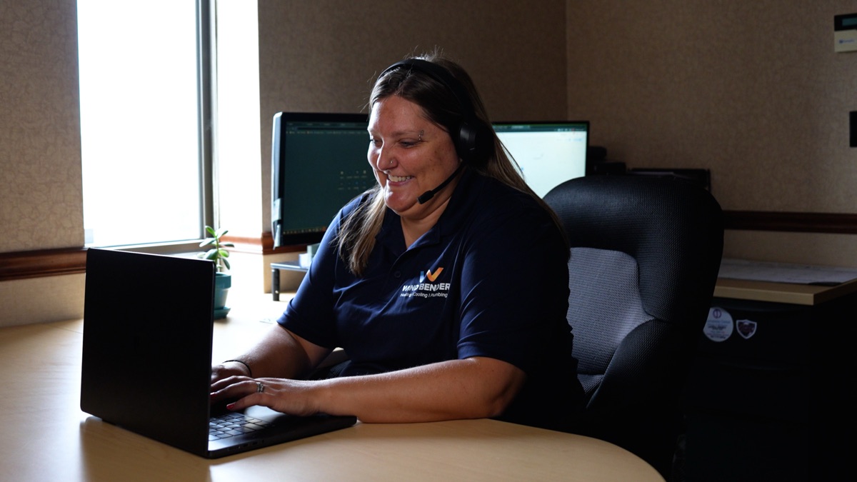 Wind Bender employee serving a Dayton-area home